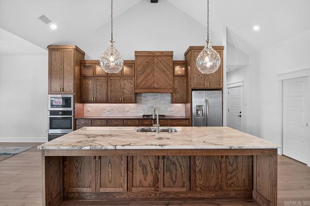 1609 Creekview, Sherwood, AR 72120