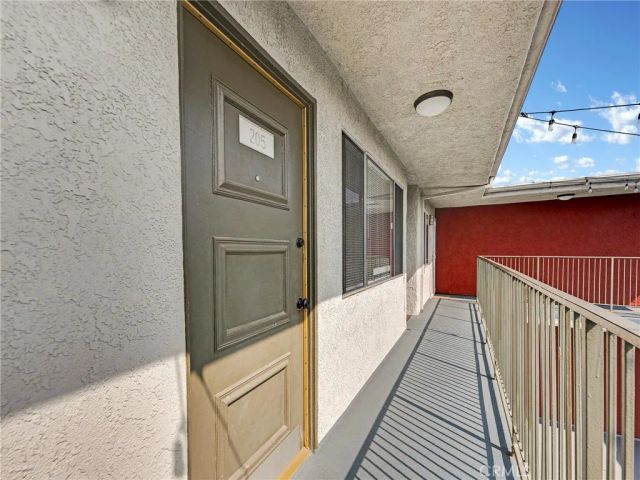 525 S Shelton Street South 205, Burbank, CA 91506