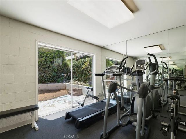 525 S Shelton Street South 205, Burbank, CA 91506