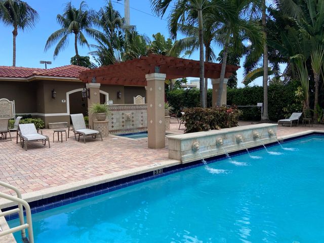 616 Clearwater Park Road 207, West Palm Beach, FL 33401