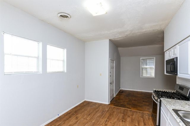 4722 Mccart Avenue, Fort Worth, TX 76115