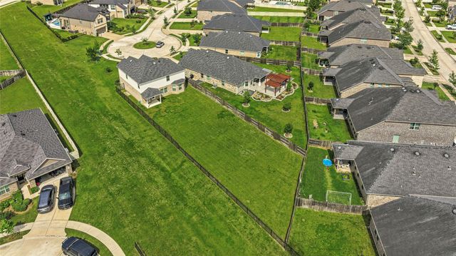 9702 Migrant Hawker Court, Conroe, TX 77385