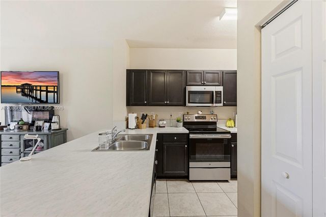 142 SE 28th Ter 6, Homestead, FL 33033