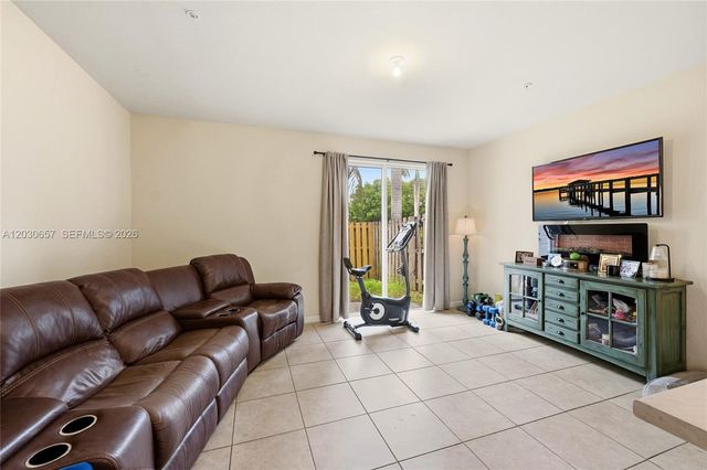 142 SE 28th Ter 6, Homestead, FL 33033