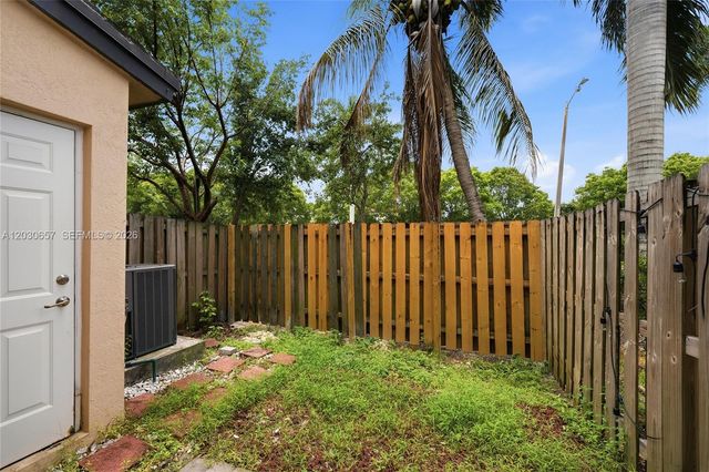 142 SE 28th Ter 6, Homestead, FL 33033