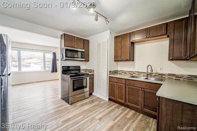 12320 Syracuse Street, Taylor, MI 48180