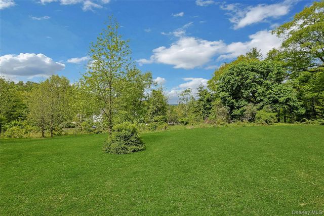 982 Bradley Parkway, Blauvelt, NY 10913