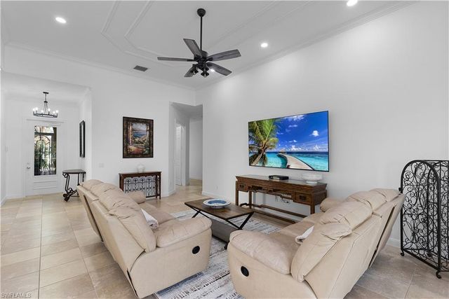 7983 Valentina CT, Naples, FL 34114