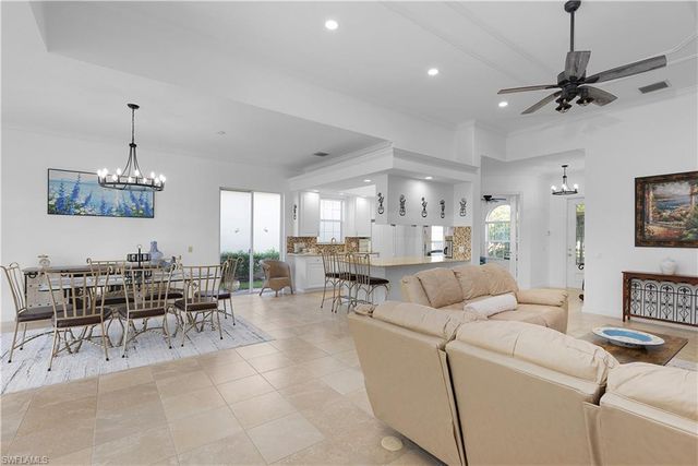 7983 Valentina CT, Naples, FL 34114