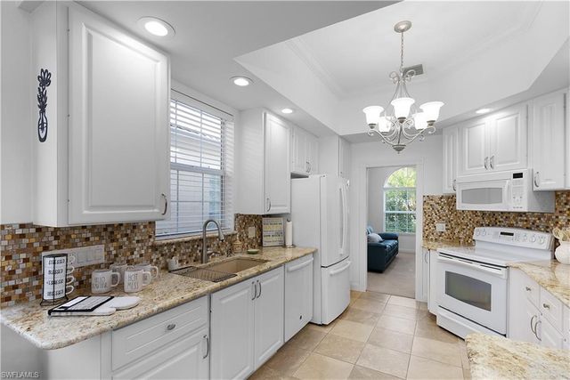 7983 Valentina CT, Naples, FL 34114