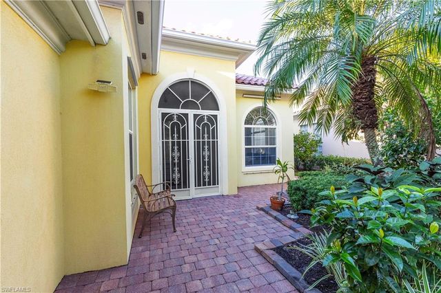 7983 Valentina CT, Naples, FL 34114