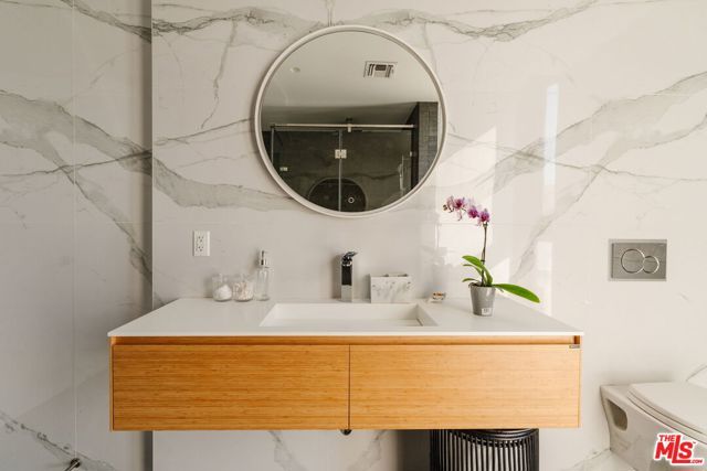 1253 N Sweetzer Avenue 6, West Hollywood, CA 90069