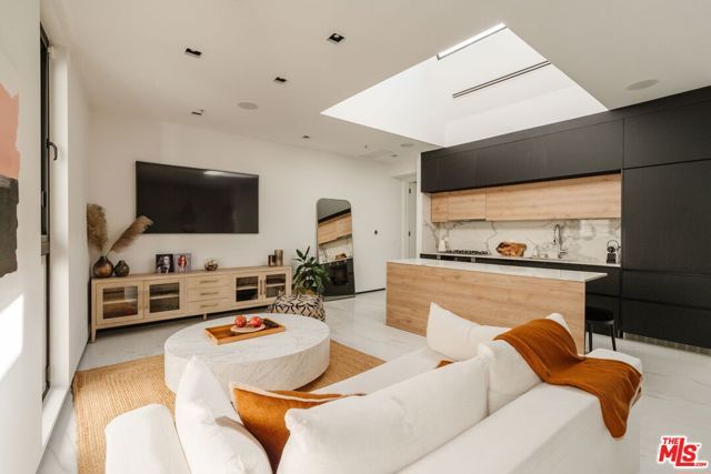 1253 N Sweetzer Avenue 6, West Hollywood, CA 90069