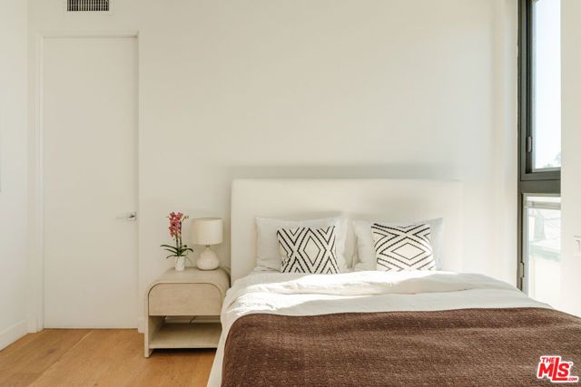 1253 N Sweetzer Avenue 6, West Hollywood, CA 90069