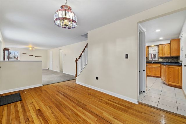 5704 Willow Terrace Dr, Bethel Park, PA 15102