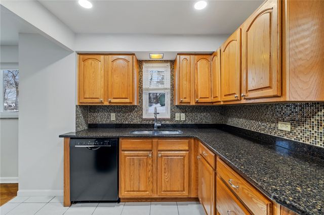 5704 Willow Terrace Dr, Bethel Park, PA 15102