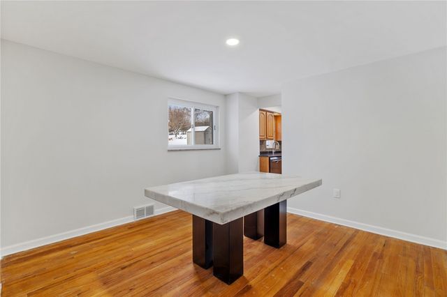 5704 Willow Terrace Dr, Bethel Park, PA 15102