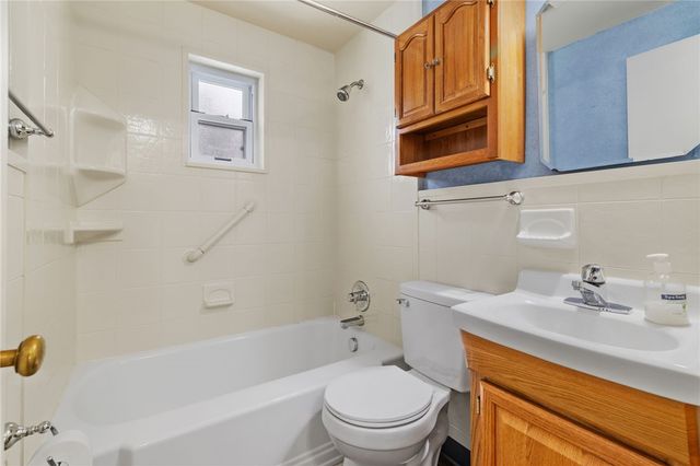 5704 Willow Terrace Dr, Bethel Park, PA 15102