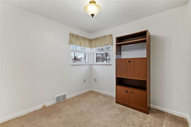 5704 Willow Terrace Dr, Bethel Park, PA 15102