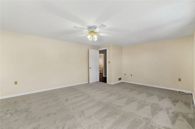 5704 Willow Terrace Dr, Bethel Park, PA 15102