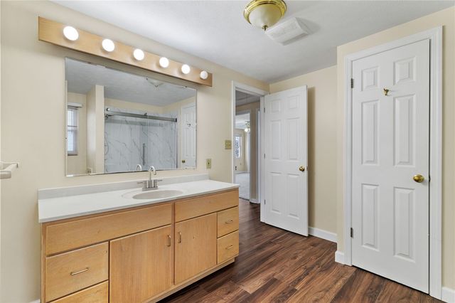 5704 Willow Terrace Dr, Bethel Park, PA 15102