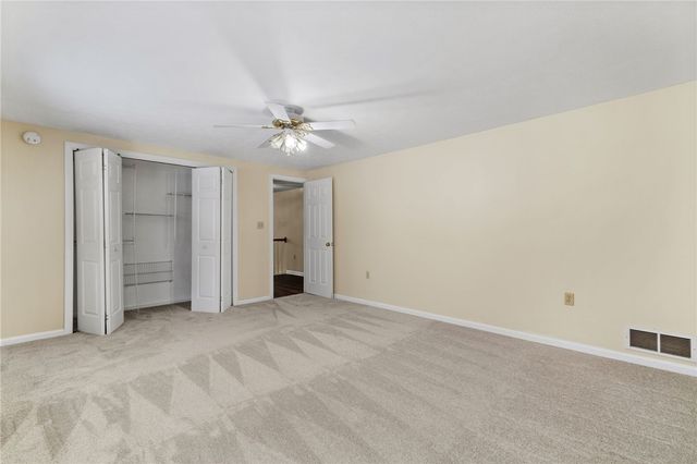 5704 Willow Terrace Dr, Bethel Park, PA 15102