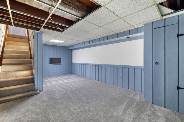 5704 Willow Terrace Dr, Bethel Park, PA 15102