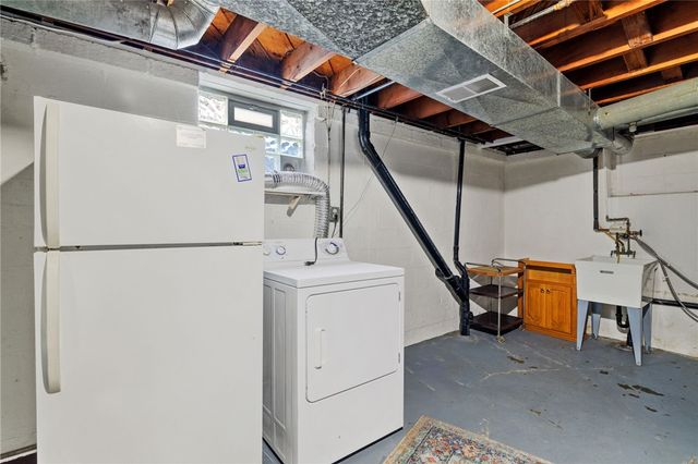 5704 Willow Terrace Dr, Bethel Park, PA 15102