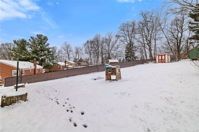 5704 Willow Terrace Dr, Bethel Park, PA 15102