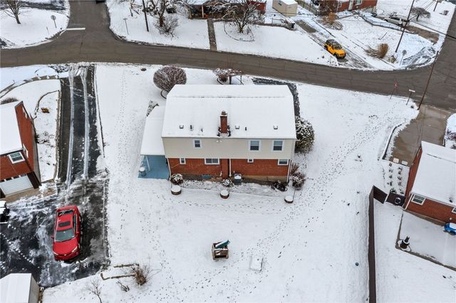 5704 Willow Terrace Dr, Bethel Park, PA 15102