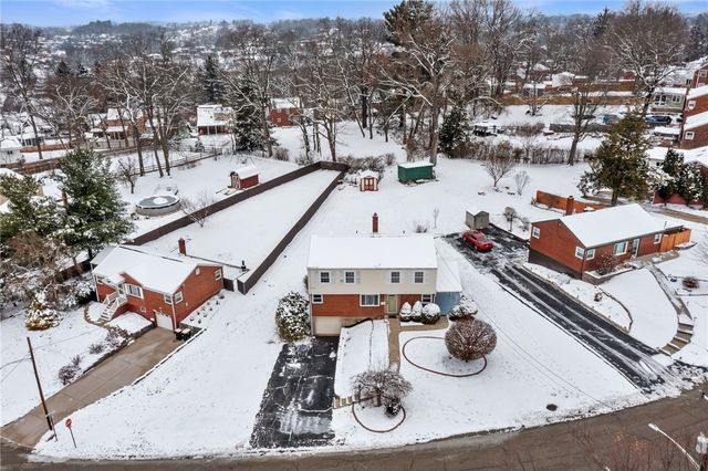 5704 Willow Terrace Dr, Bethel Park, PA 15102