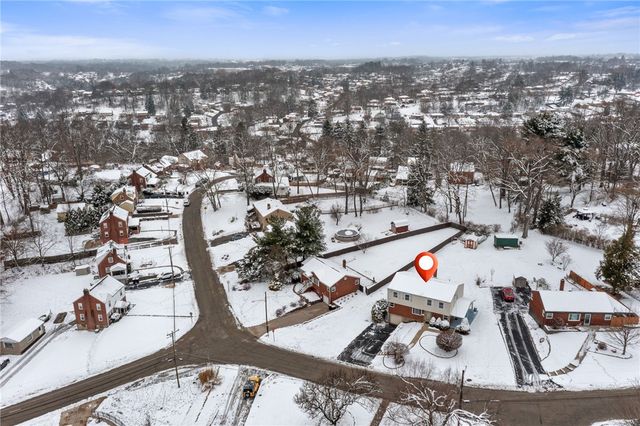 5704 Willow Terrace Dr, Bethel Park, PA 15102