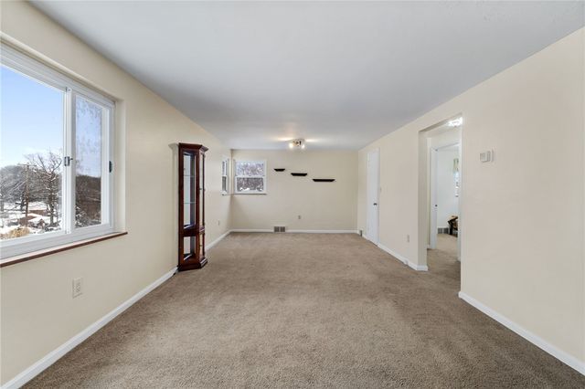 5704 Willow Terrace Dr, Bethel Park, PA 15102