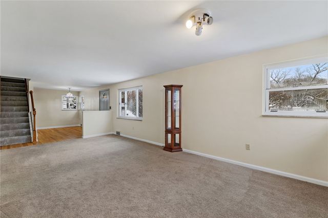 5704 Willow Terrace Dr, Bethel Park, PA 15102