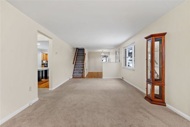 5704 Willow Terrace Dr, Bethel Park, PA 15102