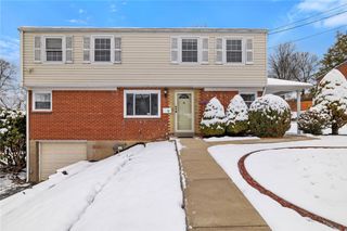 5704 Willow Terrace Dr, Bethel Park, PA 15102