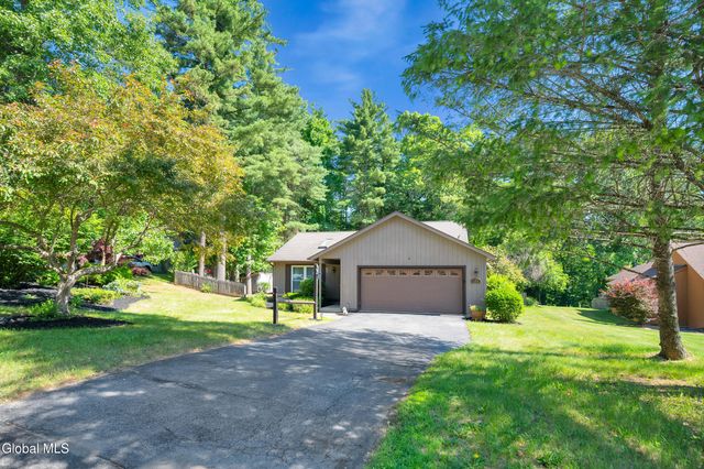 35 Meadow Rue Place, Malta, NY 12020