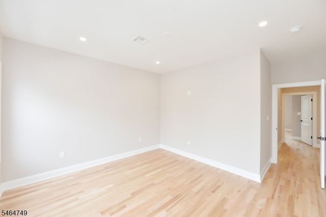 49 Center St, Clifton City, NJ 07011