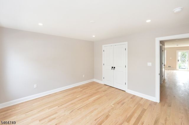 49 Center St, Clifton City, NJ 07011