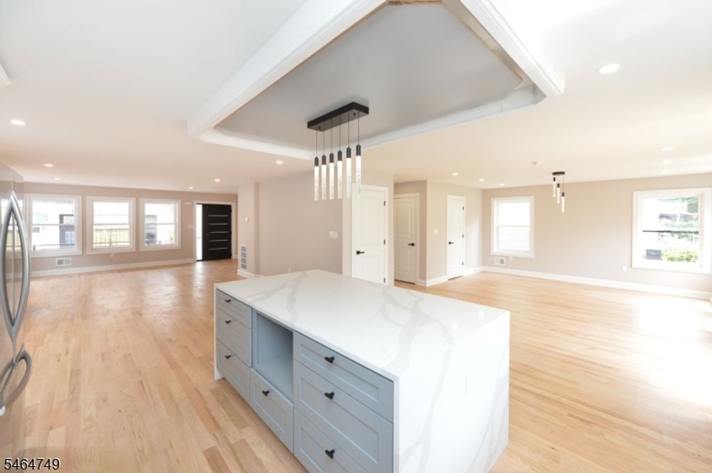 49 Center St, Clifton City, NJ 07011 — photo 2