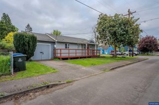 990 24th St SE, Salem, OR 97301