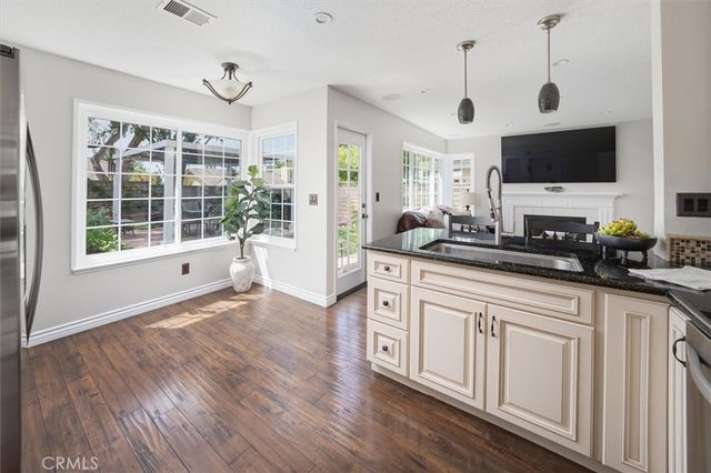 27200 Rosemont, Valencia, CA 91354