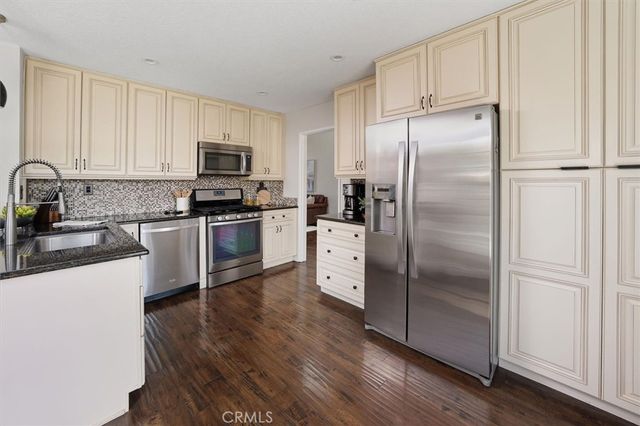 27200 Rosemont, Valencia, CA 91354