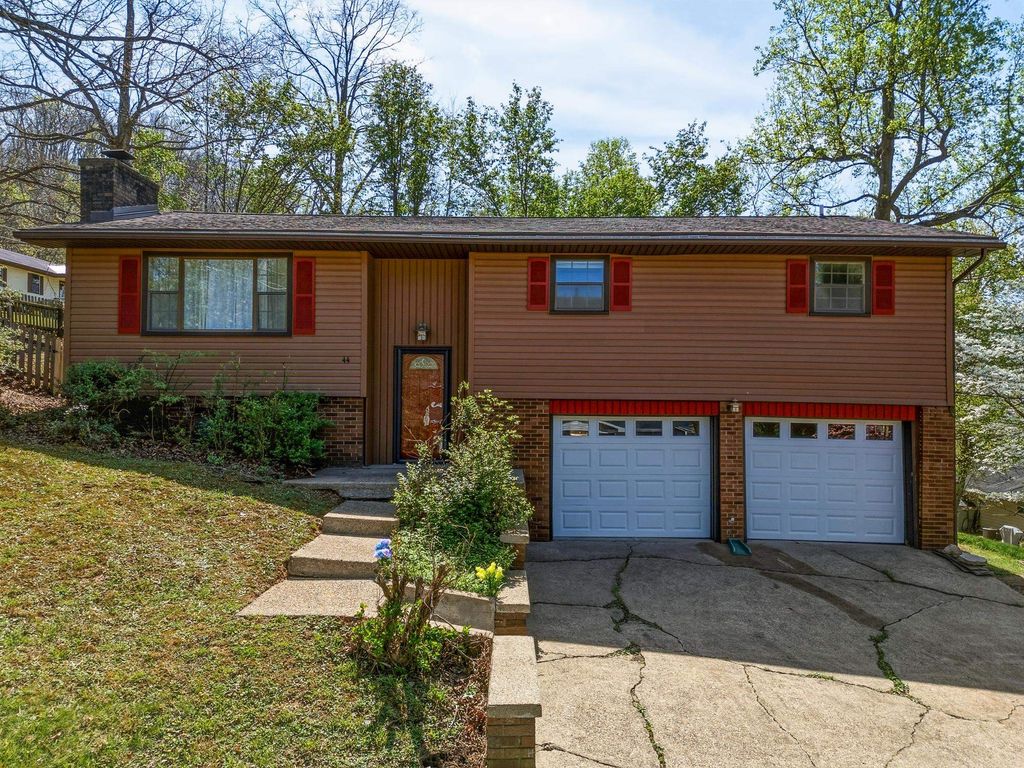 44 May Road, Huntington, WV 25704