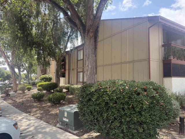 5462 Adobe Falls Rd 11, San Diego, CA 92120