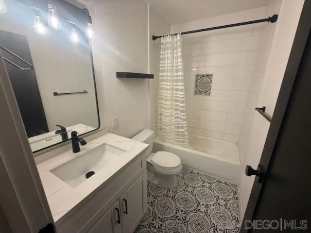 5462 Adobe Falls Rd 11, San Diego, CA 92120