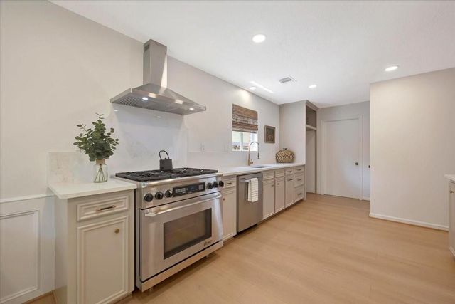 16410 Glenshannon Drive, Houston, TX 77059