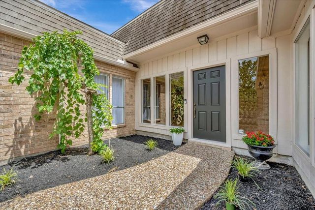 16410 Glenshannon Drive, Houston, TX 77059