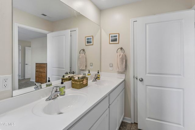 99 Sessile Court, Johnson City, TN 37604