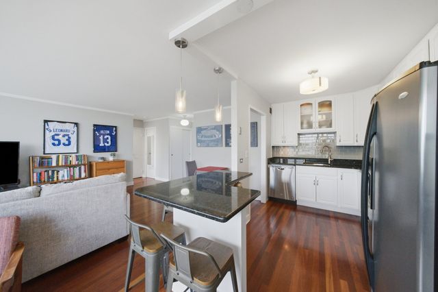 3550 N Lake Shore Drive 2707, Chicago, IL 60657